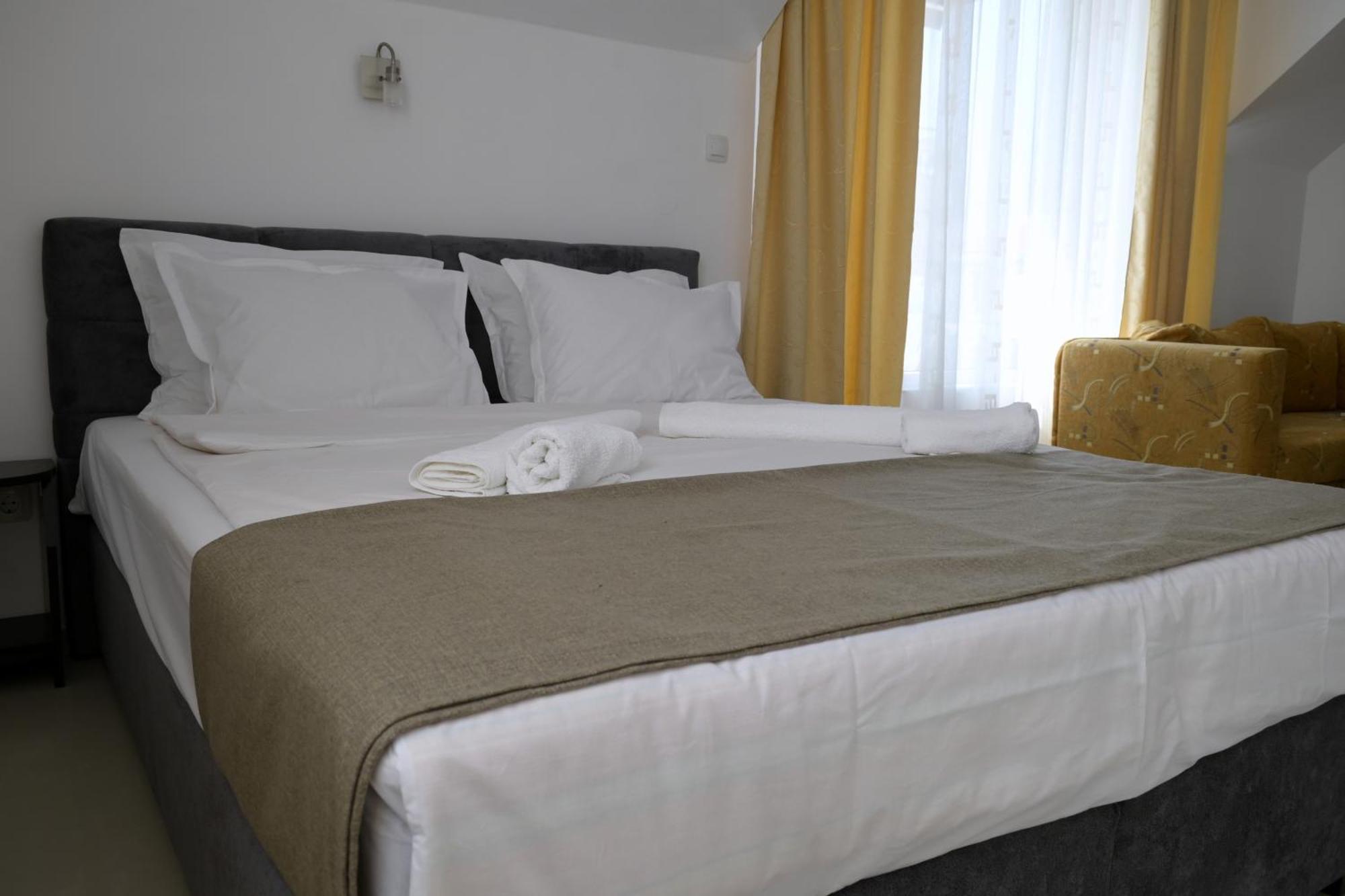 לוזנטס Hotel Paradise מראה חיצוני תמונה